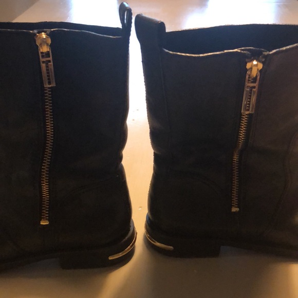 Size 7 1/2 women’s outside zip Tory Burch black Chelsea style boots low heel. - Picture 2 of 9